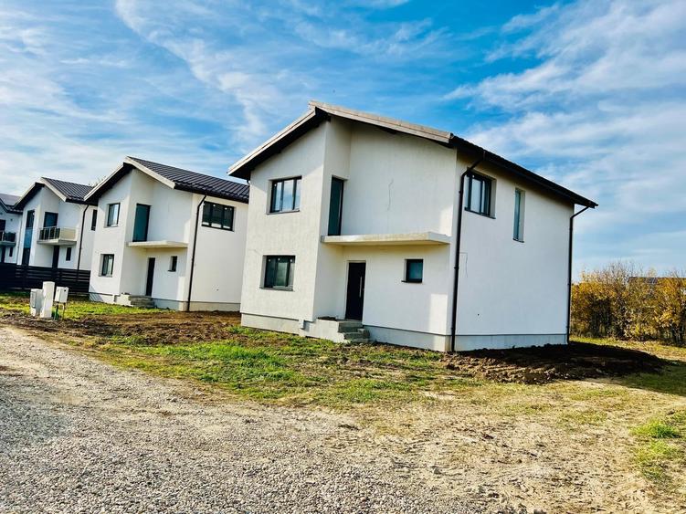 Casă individuală cu 5 camere cu Teren 450 Mp în Corbeanca