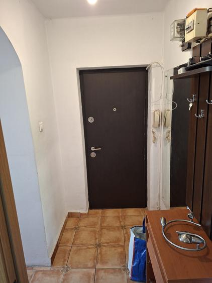 Apartament cu 2 camere semidecomandat în Căprioara