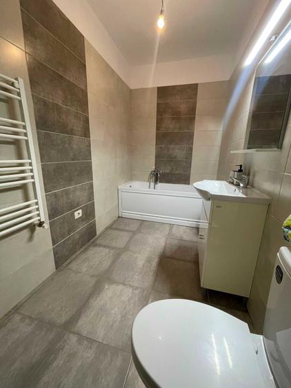 Apartament cu 3 camere semidecomandat în Fundeni