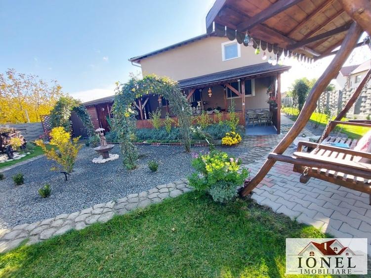 Casă individuală cu 5 camere cu Canalizare în Est