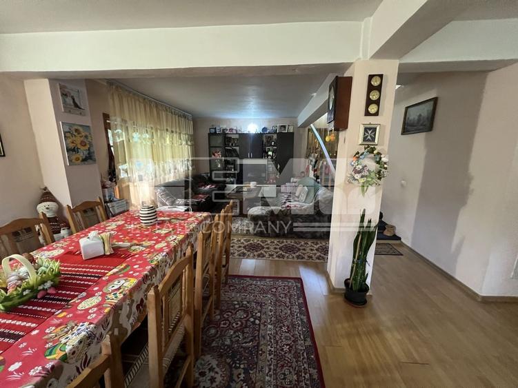 Casă individuală cu 8 camere cu Canalizare în Sucevița