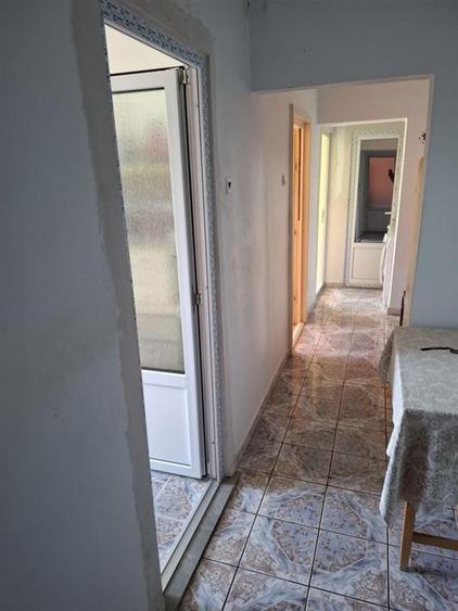 Apartament cu 3 camere decomandat în Viziru 1