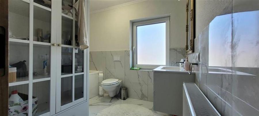 Casă individuală cu 4 camere cu Canalizare în Șura Mare
