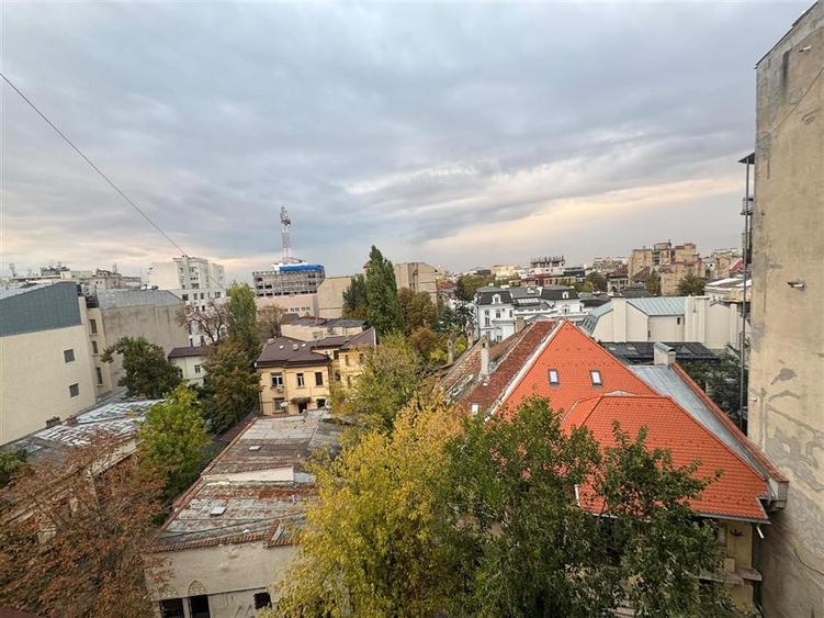 Apartament cu 4 camere decomandat în Armeneasca