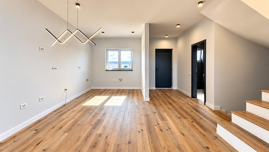 Duplex cu 4 camere cu Canalizare în Moșnița Nouă