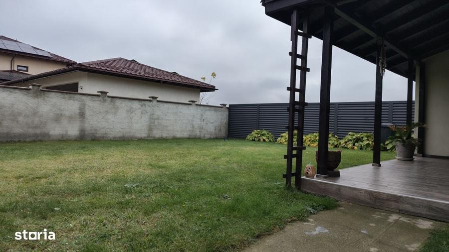 Casă cu 4 camere în Izvoru