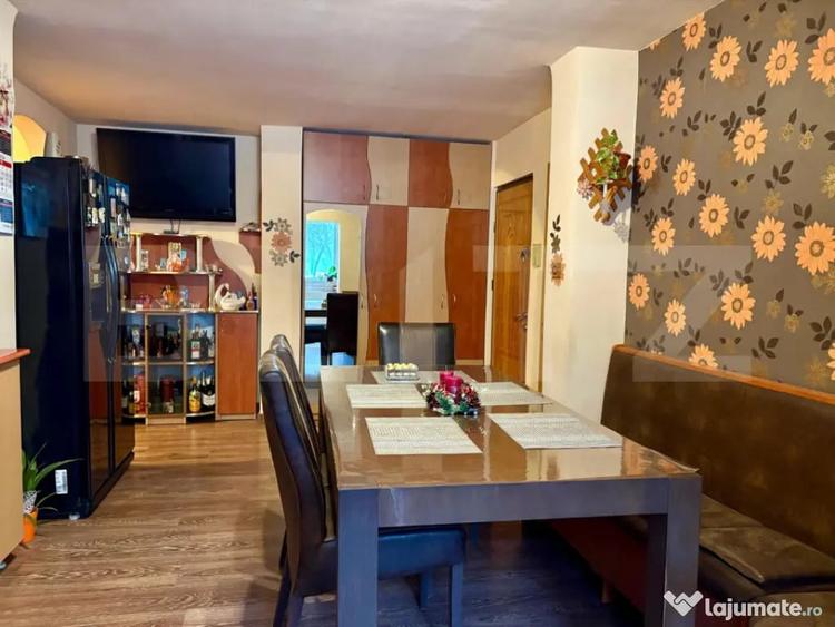 Apartament cu 4 camere decomandat în Sânmartin