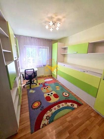 Apartament cu 3 camere decomandat, mobilat în Plopilor