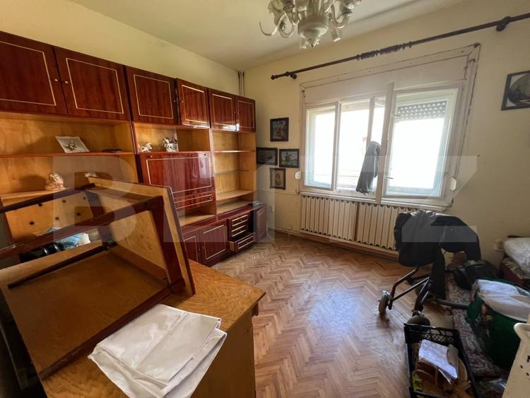 Casă individuală cu 6 camere cu Canalizare în Careiului