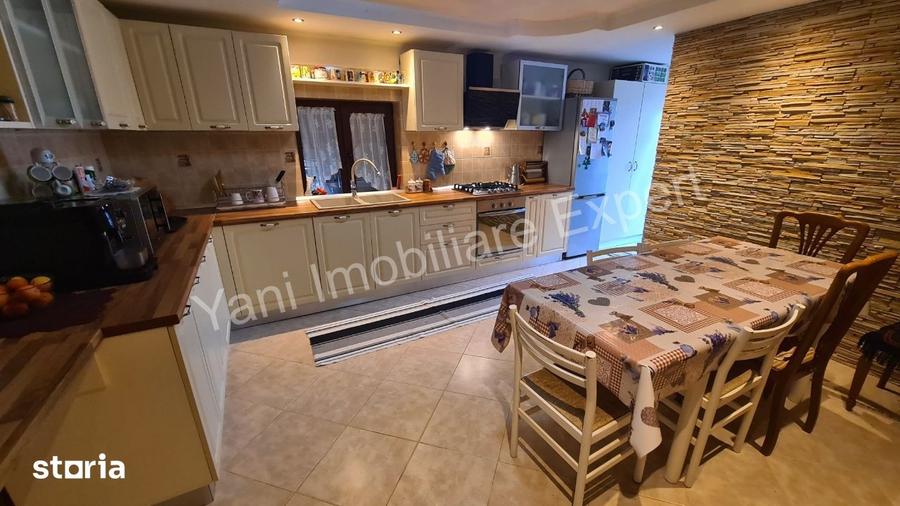 Casă cu 6 camere cu Teren 320 Mp în Corbeni