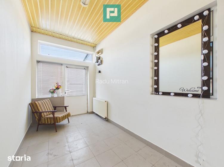 Casa cu multiple destinatii in Galsa