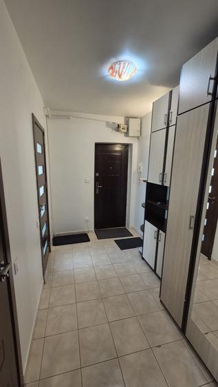Apartament cu 3 camere semidecomandat, mobilat în Giurgiului