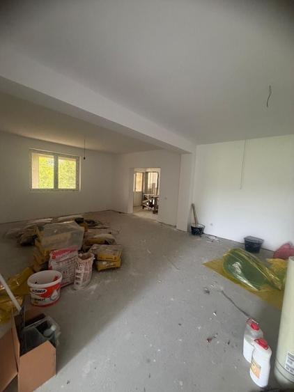 Casă cu 4 camere în Dumbrăvești