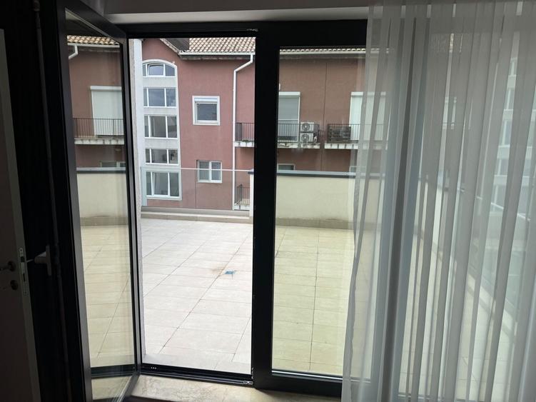 Casă individuală cu 8 camere cu Canalizare în Pipera
