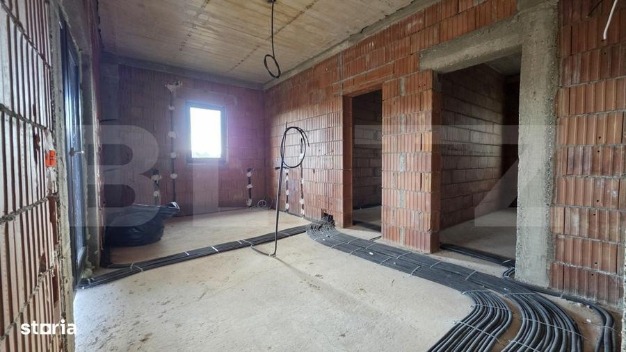 Casă cu 4 camere cu Teren 1330 Mp în Urseni