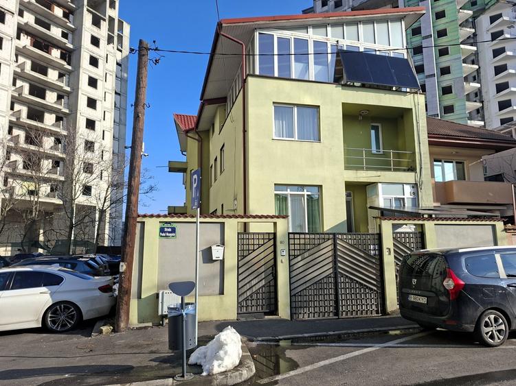 Casă individuală cu 10 camere cu Canalizare în Doamna Ghica