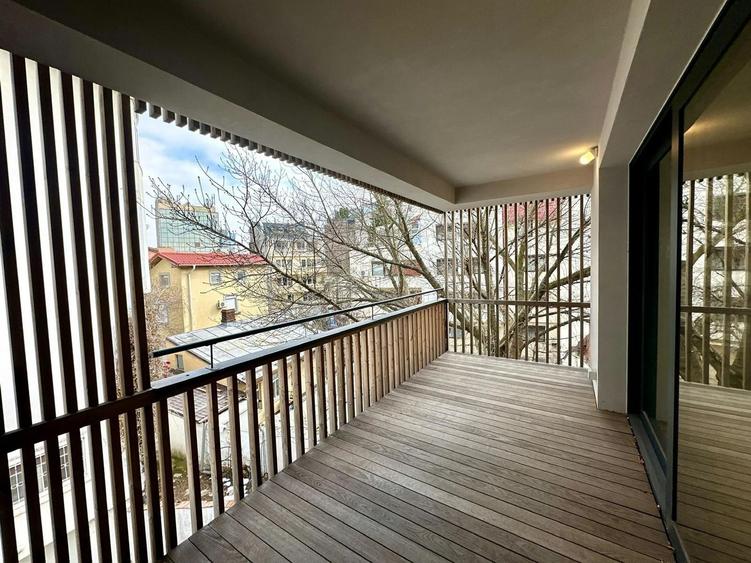 Apartament cu 3 camere decomandat în Dorobanți