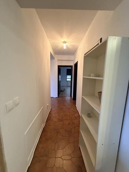 Apartament cu 4 camere în Sisești