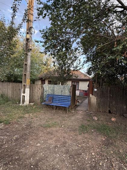 Casă cu 4 camere cu Teren 2500 Mp în Movilița