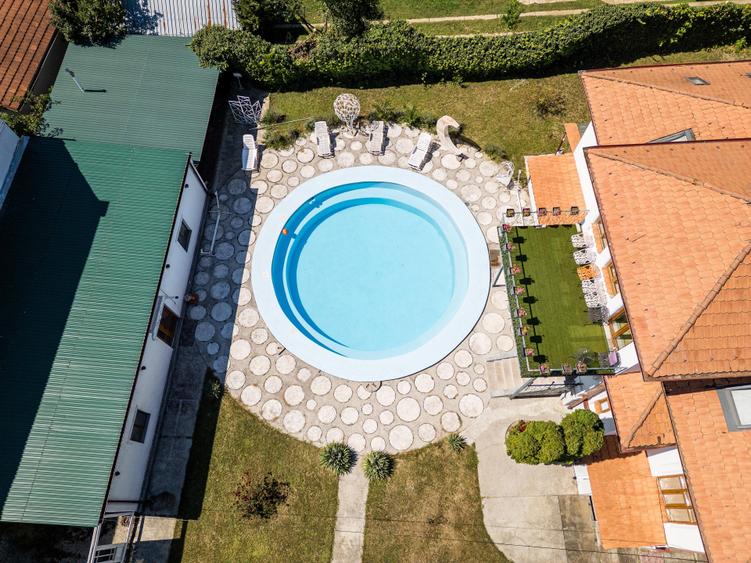Casă individuală cu 21 camere cu Piscina în Central