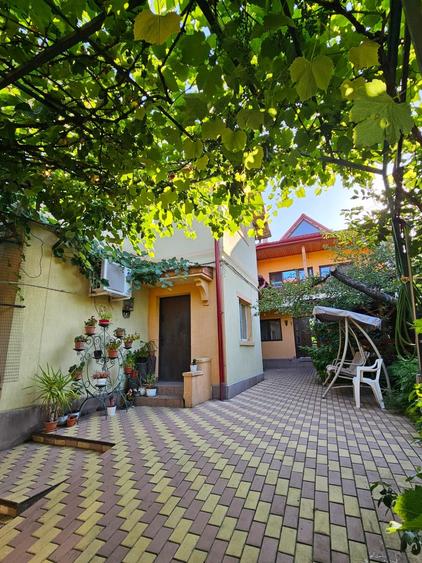 Casă individuală cu 7 camere cu Teren 250 Mp în Andronache