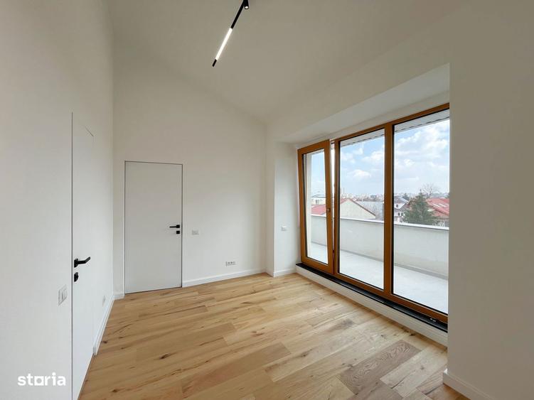 Apartament cu 4 camere semidecomandat în Grivița