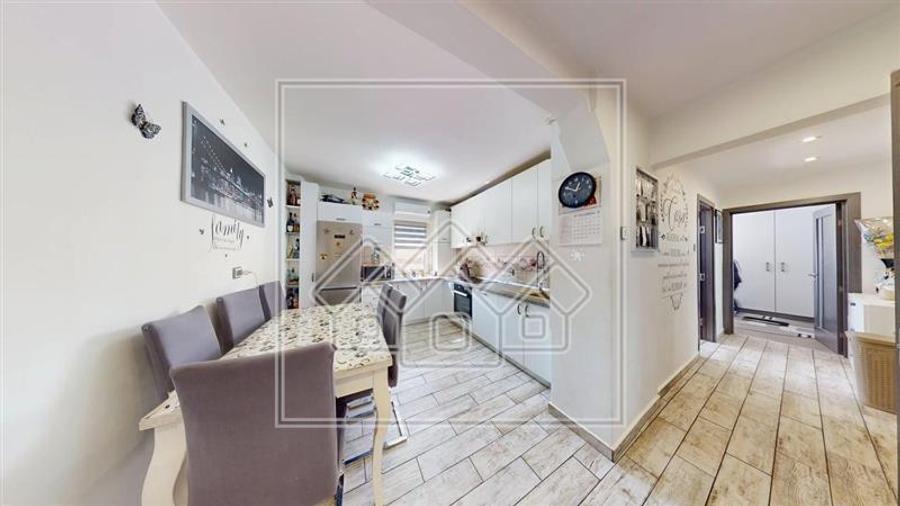 Apartament cu 3 camere decomandat în Mihai Viteazul