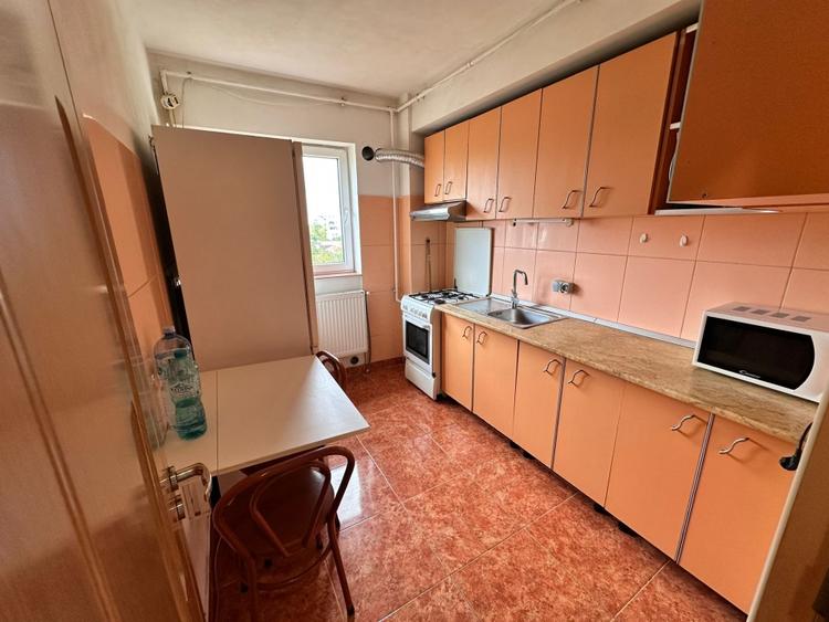 Apartament cu 2 camere decomandat în Titan