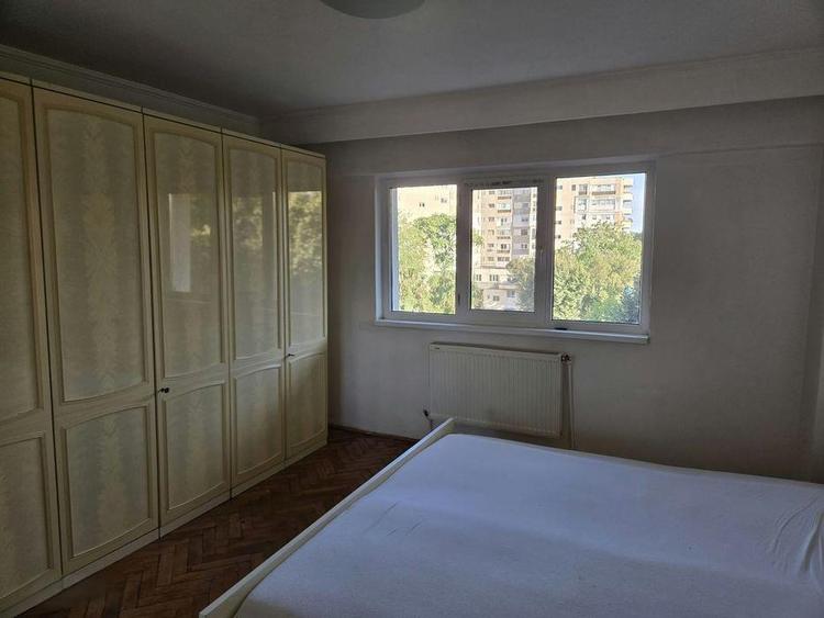 Apartament cu 3 camere decomandat în Călărași