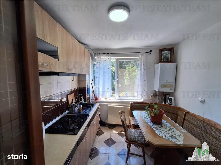 Apartament cu 3 camere semidecomandat, mobilat în Hipodrom