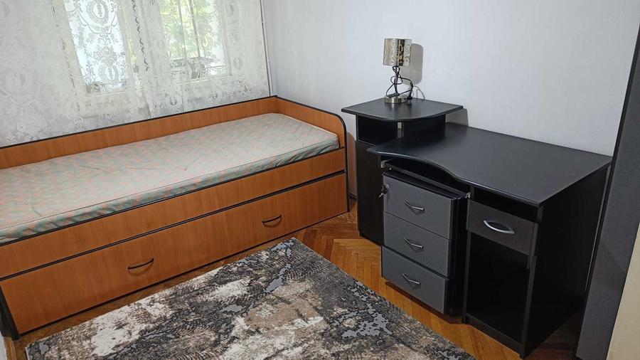Apartament cu 3 camere decomandat în Tudor