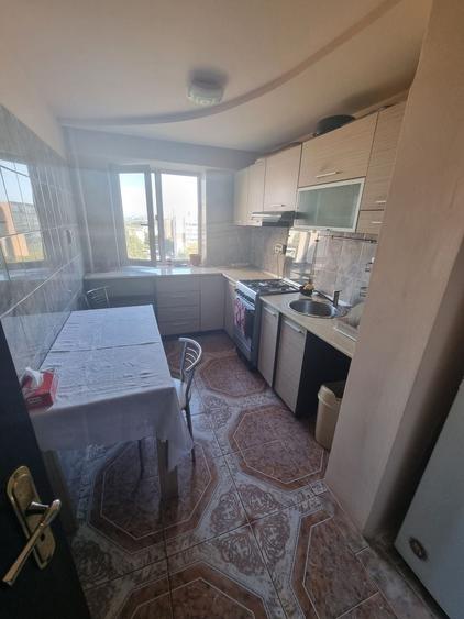 Apartament cu 3 camere decomandat, mobilat în Tomis III