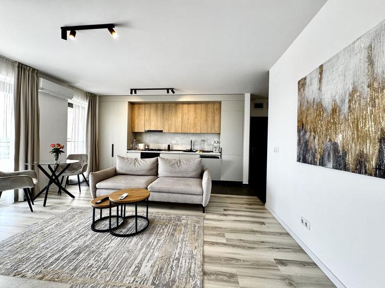 Apartament cu 3 camere decomandat, mobilat în Lipovei