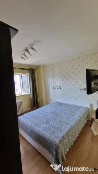 Apartament cu 3 camere semidecomandat în 13 Septembrie