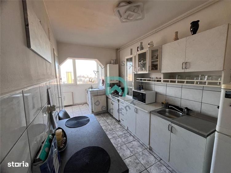 Apartament cu 3 camere decomandat în Astra