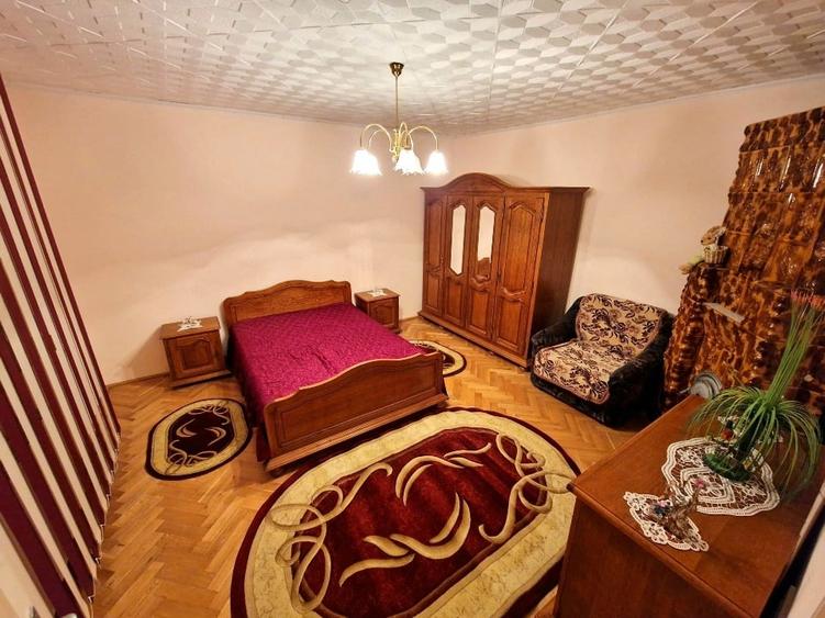 Casă individuală cu 5 camere cu Canalizare în Central
