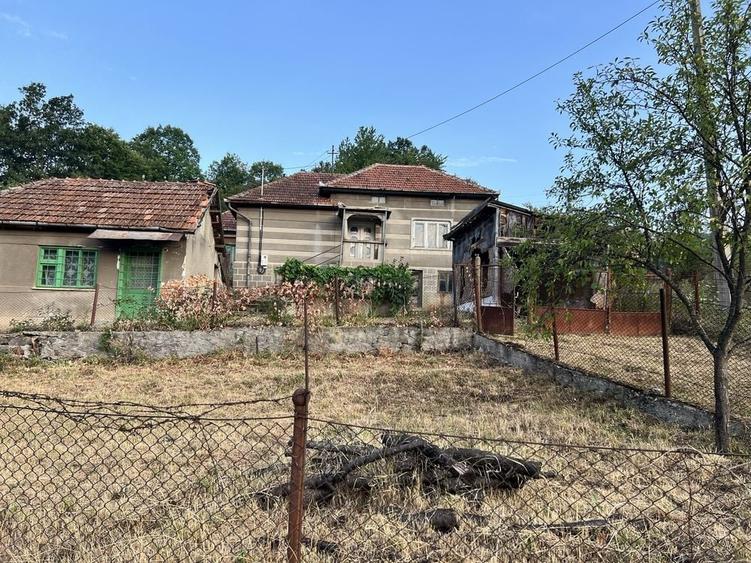 Casă cu 3 camere în Certeju de Sus
