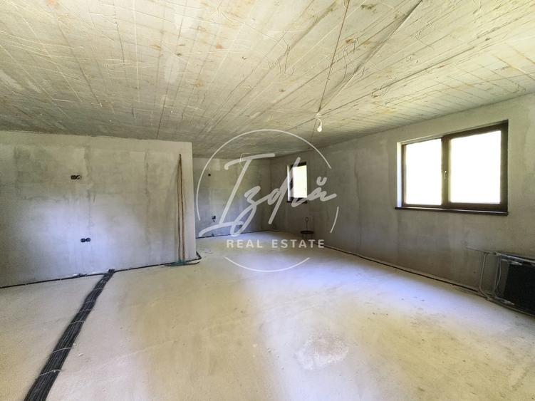 Casă individuală cu 7 camere cu Teren 1035 Mp în Avrig