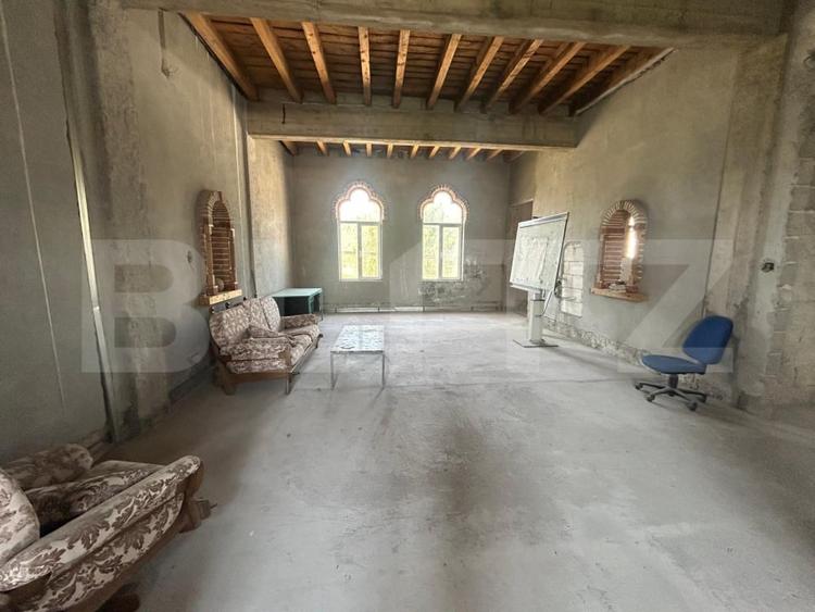 Spațiu industrial, de 1,500 mp, în Pucioasa