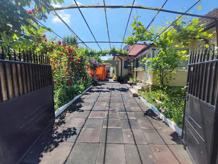 Casă cu Teren 2600 Mp în Slava Rusă