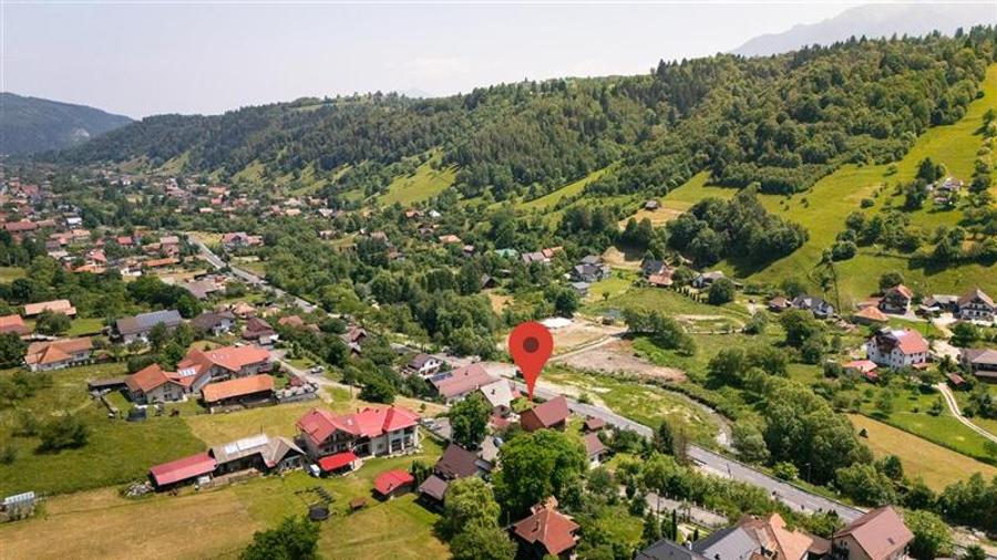 Casă cu 8 camere cu Teren 685 Mp în Moieciu de Jos