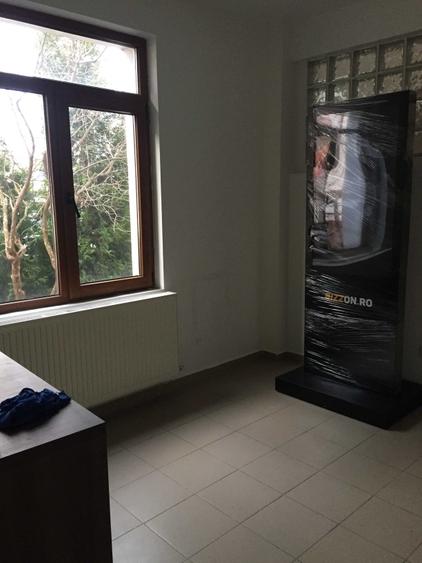 Spațiu comercial, de 12 mp, în Micro 6