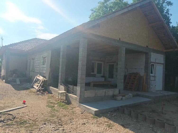 Casă cu 2 camere în Central