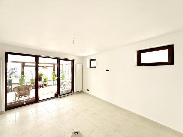 Apartament cu 5 camere în Dămăroaia