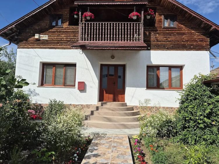 Casă cu 3 camere cu Teren 1000 Mp în Central
