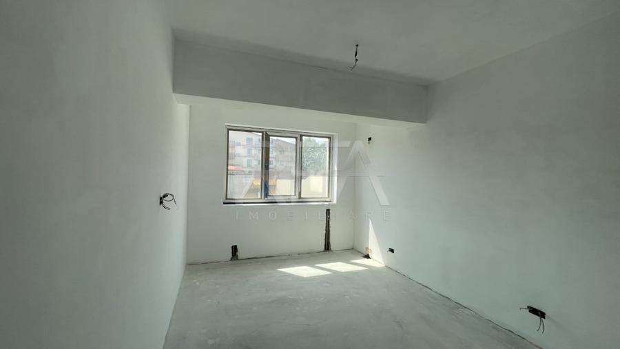 Apartament cu 3 camere semidecomandat în Giulești
