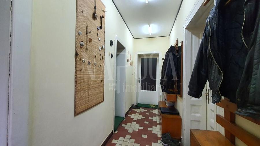 Casă individuală cu 6 camere cu Canalizare în Episcopia Bihorului