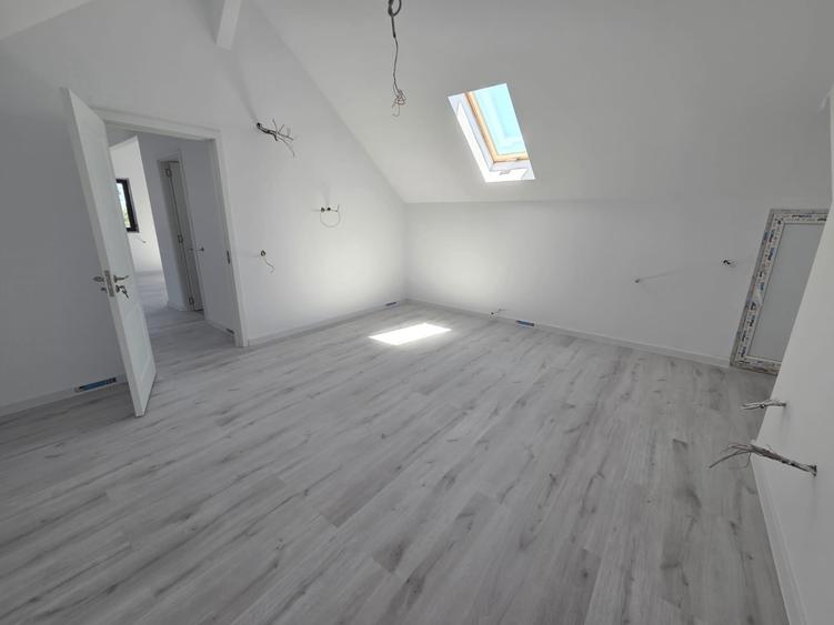 Casă individuală cu 5 camere cu Teren 460 Mp în Țegheș
