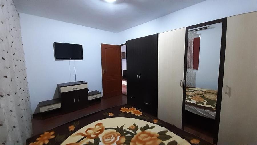 Apartament cu 2 camere semidecomandat, mobilat în Central