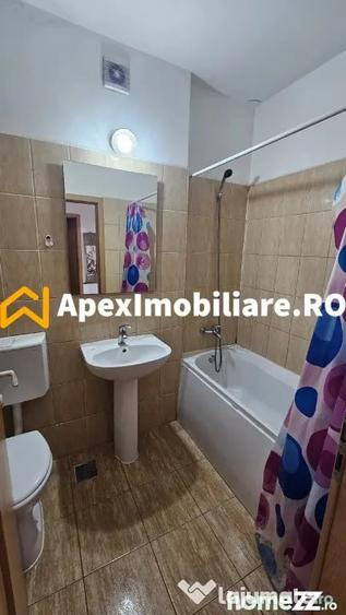 Garsonieră decomandată în Titan